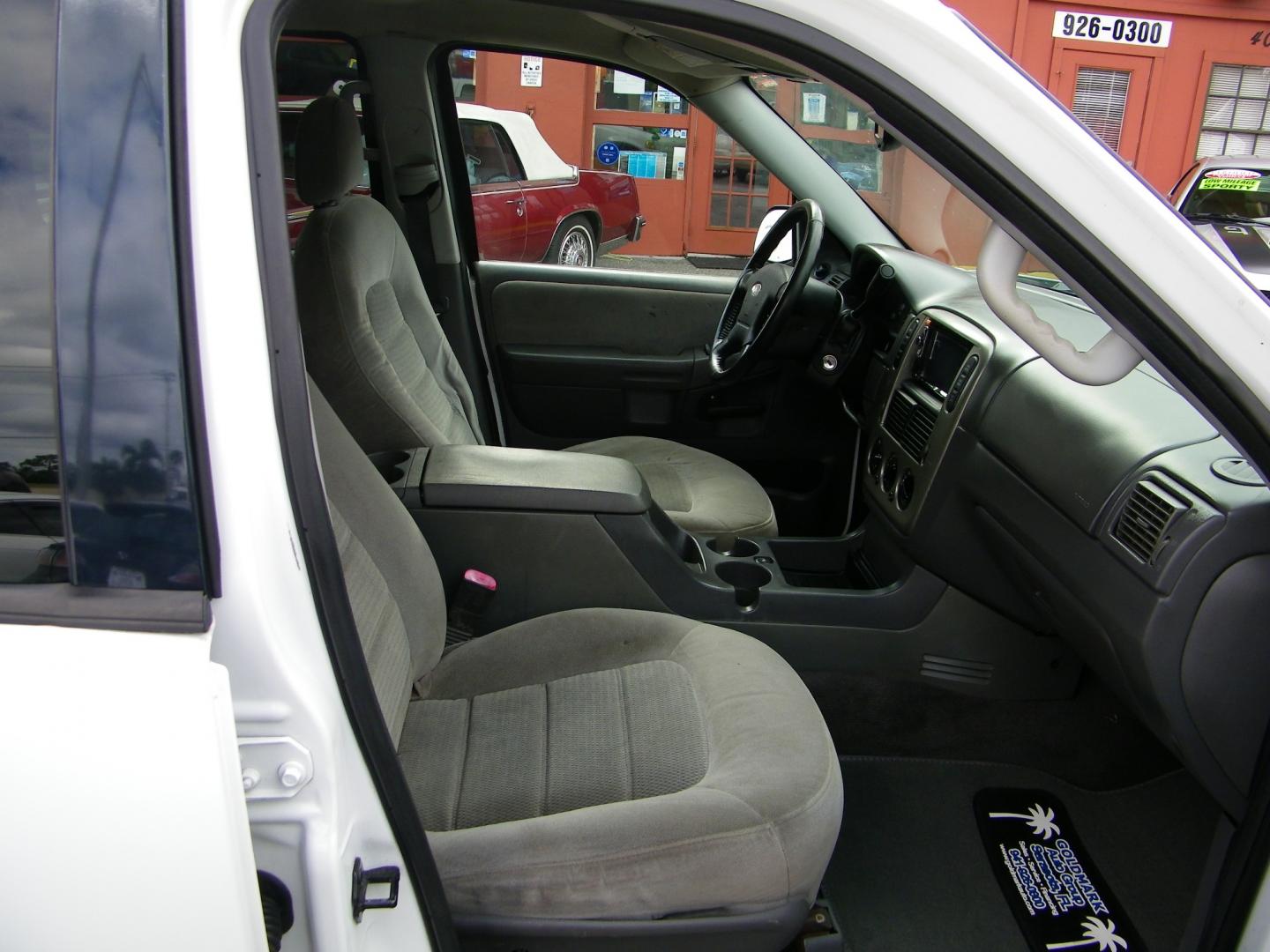 2005 White /Gray Ford Explorer XLT Sport 4.6L 4WD (1FMDU73W75U) with an 4.6L V8 SOHC 16V engine, 5-Speed Automatic Overdrive transmission, located at 4000 Bee Ridge Road, Sarasota, FL, 34233, (941) 926-0300, 27.298664, -82.489151 - Photo#13