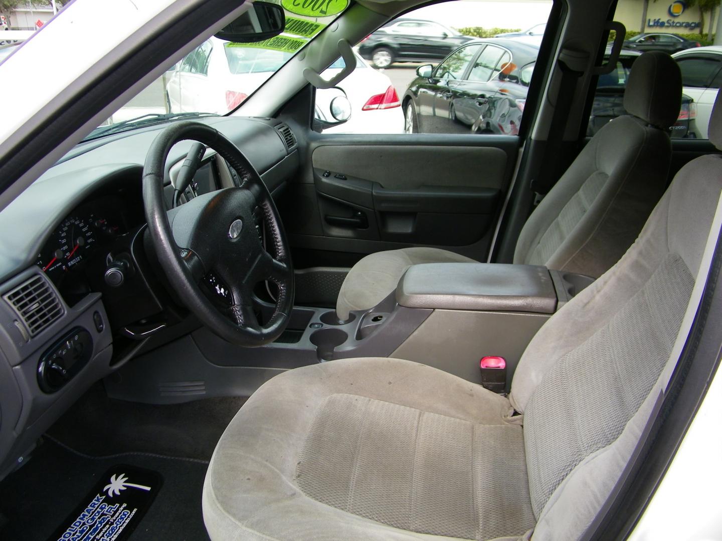 2005 White /Gray Ford Explorer XLT Sport 4.6L 4WD (1FMDU73W75U) with an 4.6L V8 SOHC 16V engine, 5-Speed Automatic Overdrive transmission, located at 4000 Bee Ridge Road, Sarasota, FL, 34233, (941) 926-0300, 27.298664, -82.489151 - Photo#16