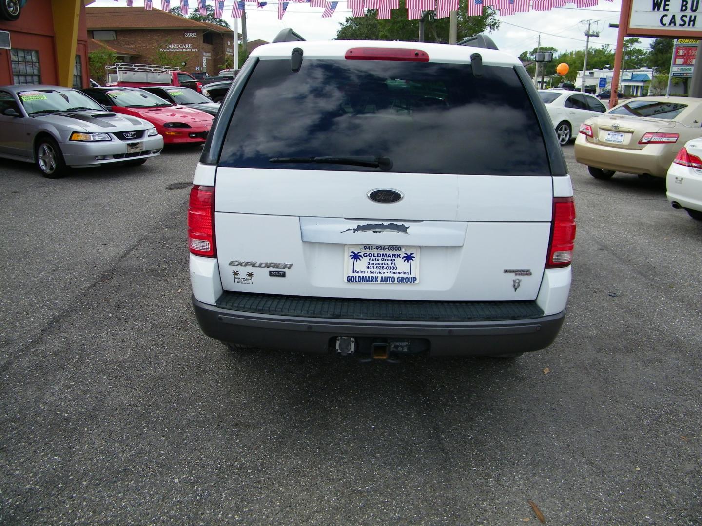 2005 White /Gray Ford Explorer XLT Sport 4.6L 4WD (1FMDU73W75U) with an 4.6L V8 SOHC 16V engine, 5-Speed Automatic Overdrive transmission, located at 4000 Bee Ridge Road, Sarasota, FL, 34233, (941) 926-0300, 27.298664, -82.489151 - Photo#4