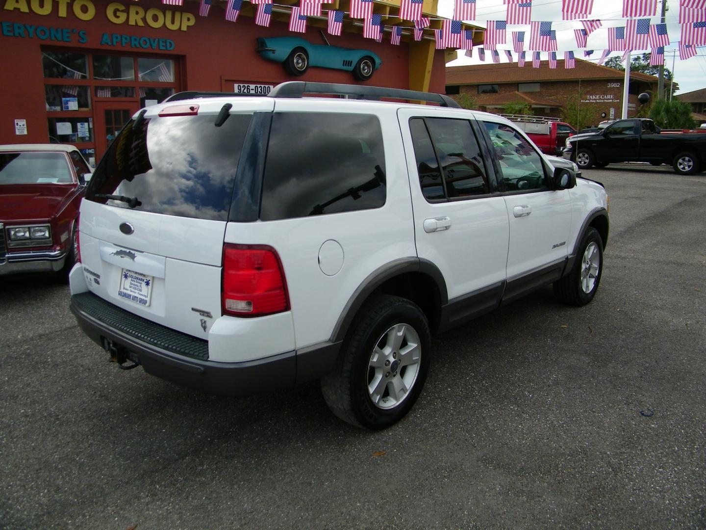 2005 White /Gray Ford Explorer XLT Sport 4.6L 4WD (1FMDU73W75U) with an 4.6L V8 SOHC 16V engine, 5-Speed Automatic Overdrive transmission, located at 4000 Bee Ridge Road, Sarasota, FL, 34233, (941) 926-0300, 27.298664, -82.489151 - Photo#5