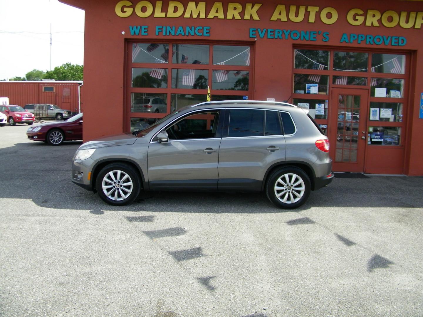 2011 Gray /Black Volkswagen Tiguan S (WVGAV7AX8BW) with an 2.0L L4 DOHC 16V TURBO engine, Automatic transmission, located at 4000 Bee Ridge Road, Sarasota, FL, 34233, (941) 926-0300, 27.298664, -82.489151 - Photo#3