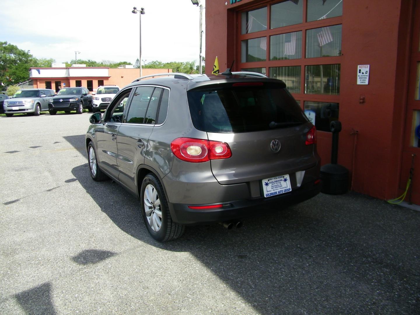 2011 Gray /Black Volkswagen Tiguan S (WVGAV7AX8BW) with an 2.0L L4 DOHC 16V TURBO engine, Automatic transmission, located at 4000 Bee Ridge Road, Sarasota, FL, 34233, (941) 926-0300, 27.298664, -82.489151 - Photo#4