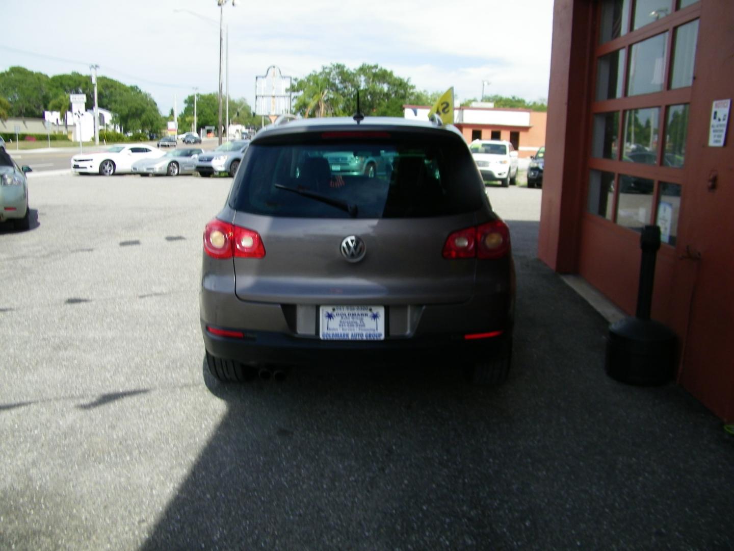 2011 Gray /Black Volkswagen Tiguan S (WVGAV7AX8BW) with an 2.0L L4 DOHC 16V TURBO engine, Automatic transmission, located at 4000 Bee Ridge Road, Sarasota, FL, 34233, (941) 926-0300, 27.298664, -82.489151 - Photo#5