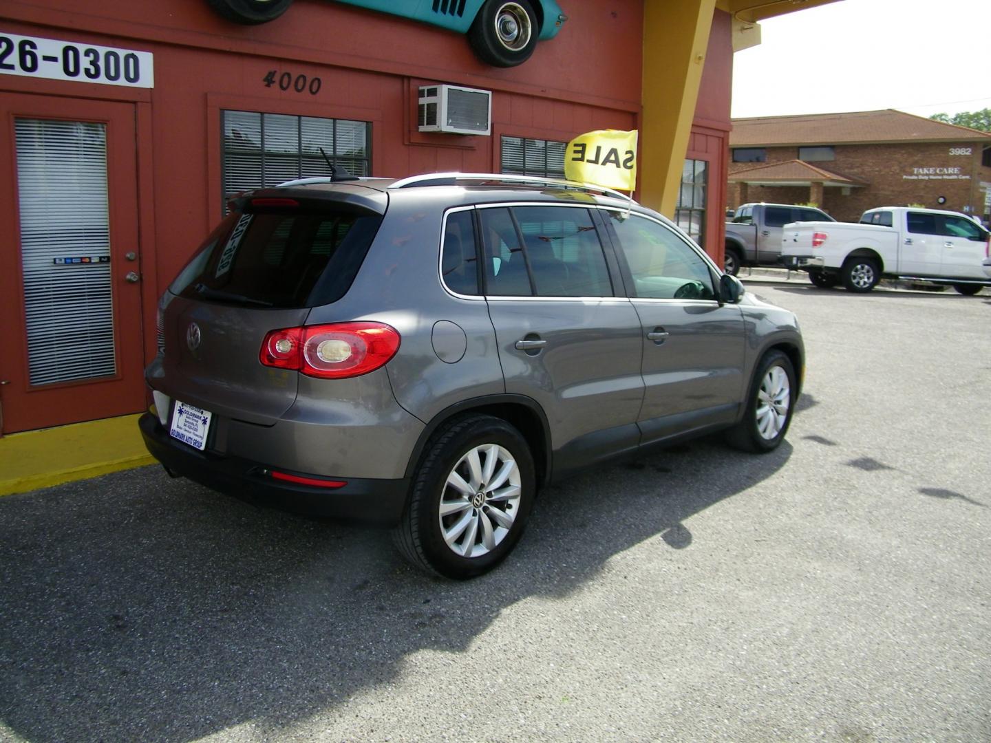 2011 Gray /Black Volkswagen Tiguan S (WVGAV7AX8BW) with an 2.0L L4 DOHC 16V TURBO engine, Automatic transmission, located at 4000 Bee Ridge Road, Sarasota, FL, 34233, (941) 926-0300, 27.298664, -82.489151 - Photo#6