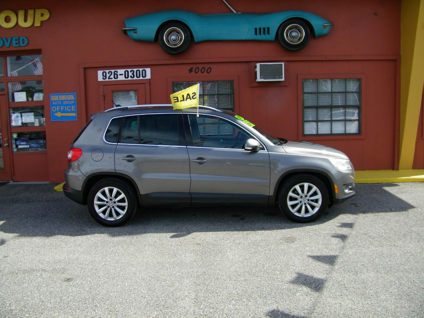 2011 Gray /Black Volkswagen Tiguan S (WVGAV7AX8BW) with an 2.0L L4 DOHC 16V TURBO engine, Automatic transmission, located at 4000 Bee Ridge Road, Sarasota, FL, 34233, (941) 926-0300, 27.298664, -82.489151 - Photo#7