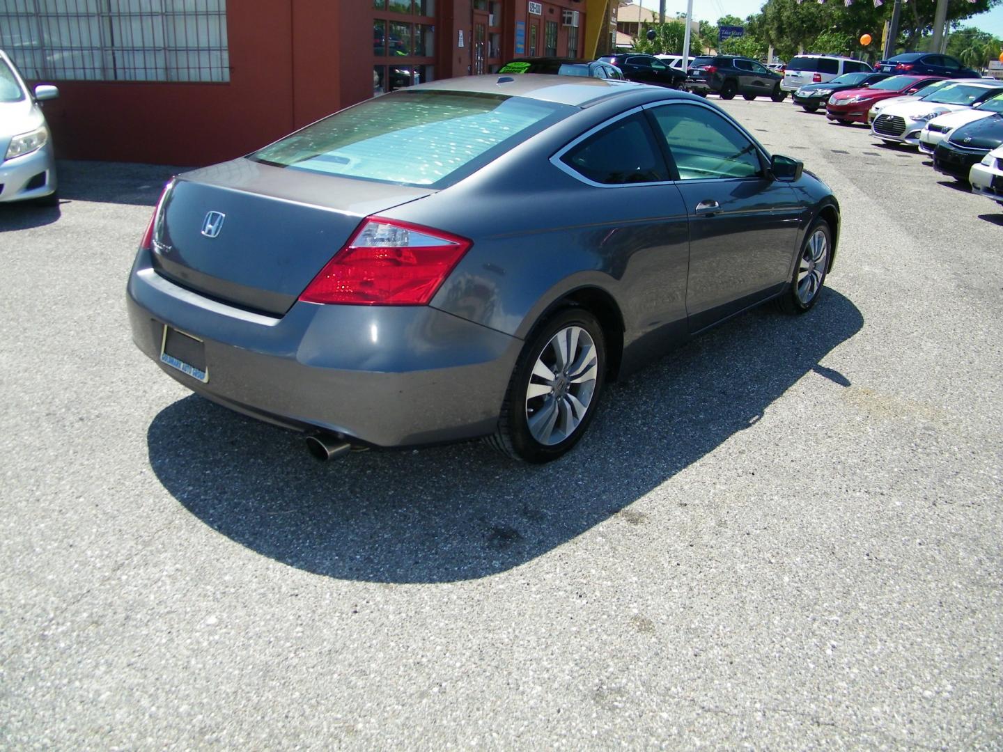 2009 Grey /Black Honda Accord EX-L Coupe AT (1HGCS12829A) with an 2.4L L4 DOHC 16V engine, 6-Speed Automatic transmission, located at 4000 Bee Ridge Road, Sarasota, FL, 34233, (941) 926-0300, 27.298664, -82.489151 - Photo#5