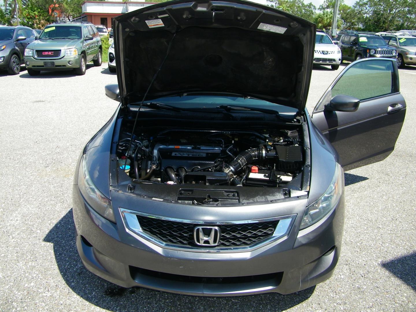 2009 Grey /Black Honda Accord EX-L Coupe AT (1HGCS12829A) with an 2.4L L4 DOHC 16V engine, 6-Speed Automatic transmission, located at 4000 Bee Ridge Road, Sarasota, FL, 34233, (941) 926-0300, 27.298664, -82.489151 - Photo#8