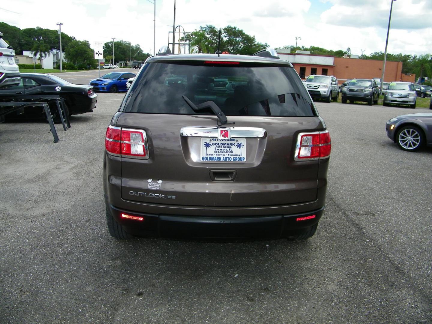 2008 Saturn Outlook XE FWD (5GZER13718J) with an 3.6L V6 DOHC 24V engine, 6-Speed Automatic Overdrive transmission, located at 4000 Bee Ridge Road, Sarasota, FL, 34233, (941) 926-0300, 27.298664, -82.489151 - Photo#4