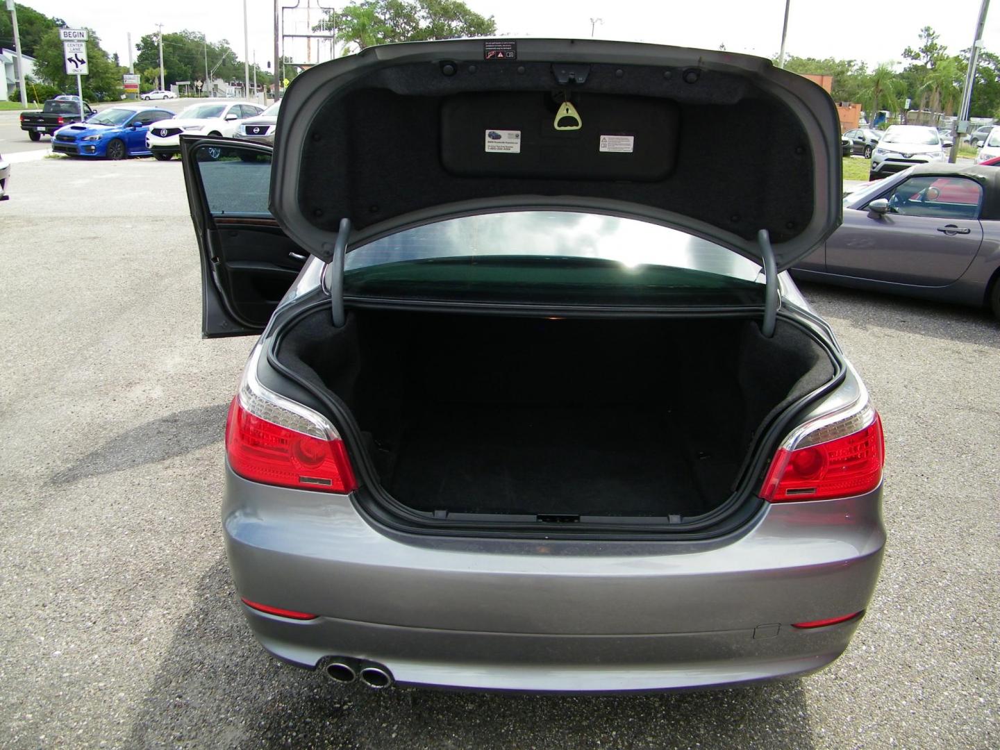 2010 BMW 5-Series 535xi (WBANV9C54AC) with an 3.0L L6 DOHC 24V engine, located at 4000 Bee Ridge Road, Sarasota, FL, 34233, (941) 926-0300, 27.298664, -82.489151 - Photo#10