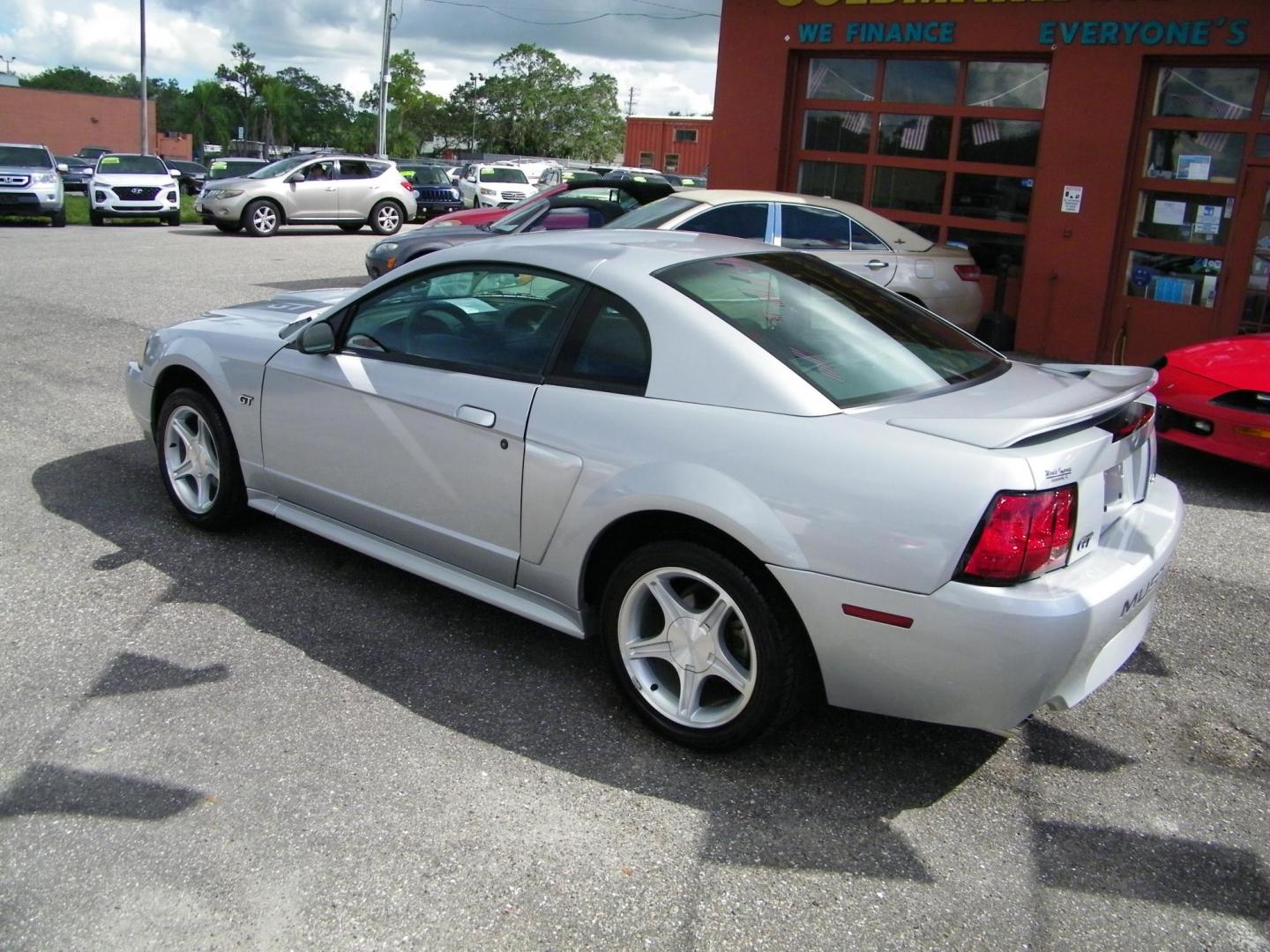 2000 Ford Mustang GT Coupe (1FAFP42X4YF) with an 4.6L V8 SOHC 16V engine, located at 4000 Bee Ridge Road, Sarasota, FL, 34233, (941) 926-0300, 27.298664, -82.489151 - Photo#3