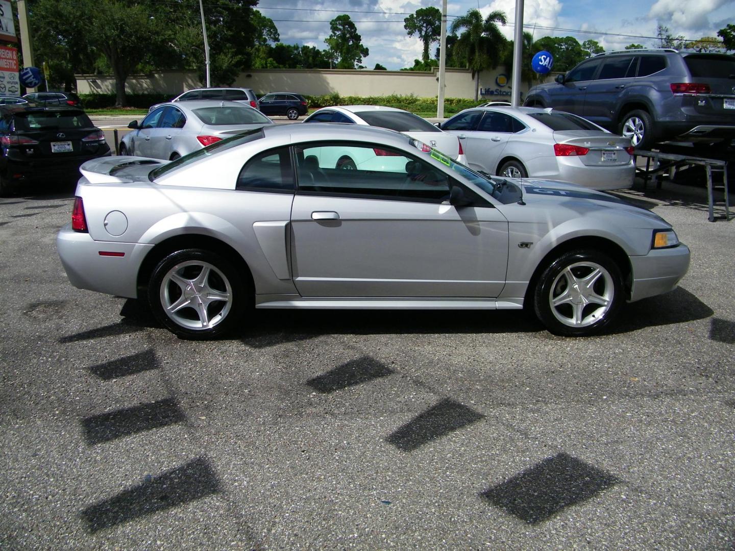 2000 Ford Mustang GT Coupe (1FAFP42X4YF) with an 4.6L V8 SOHC 16V engine, located at 4000 Bee Ridge Road, Sarasota, FL, 34233, (941) 926-0300, 27.298664, -82.489151 - Photo#6