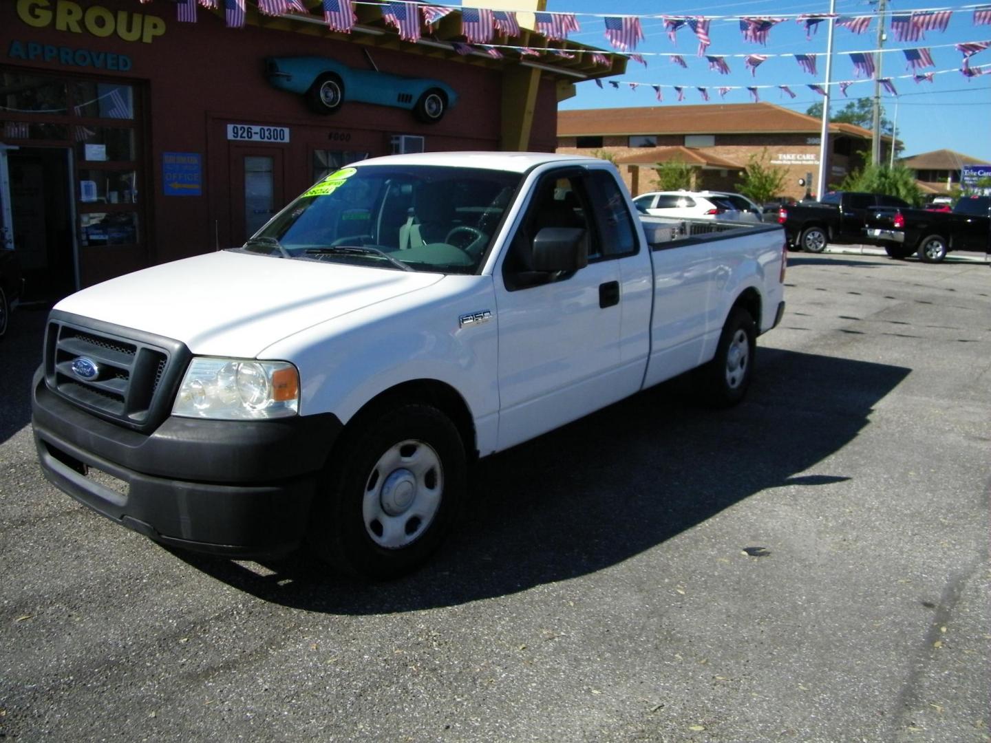 2007 Ford F-150 STX 2WD (1FTRF12W97K) with an 4.6L V8 SOHC 16V engine, located at 4000 Bee Ridge Road, Sarasota, FL, 34233, (941) 926-0300, 27.298664, -82.489151 - Photo#0