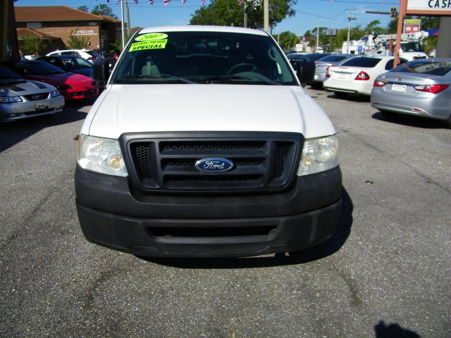 2007 Ford F-150 STX 2WD (1FTRF12W97K) with an 4.6L V8 SOHC 16V engine, located at 4000 Bee Ridge Road, Sarasota, FL, 34233, (941) 926-0300, 27.298664, -82.489151 - Photo#1