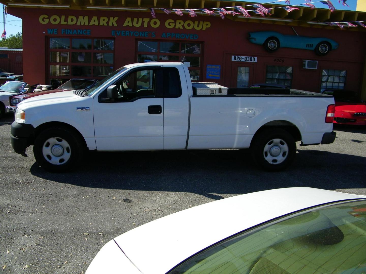 2007 Ford F-150 STX 2WD (1FTRF12W97K) with an 4.6L V8 SOHC 16V engine, located at 4000 Bee Ridge Road, Sarasota, FL, 34233, (941) 926-0300, 27.298664, -82.489151 - Photo#2