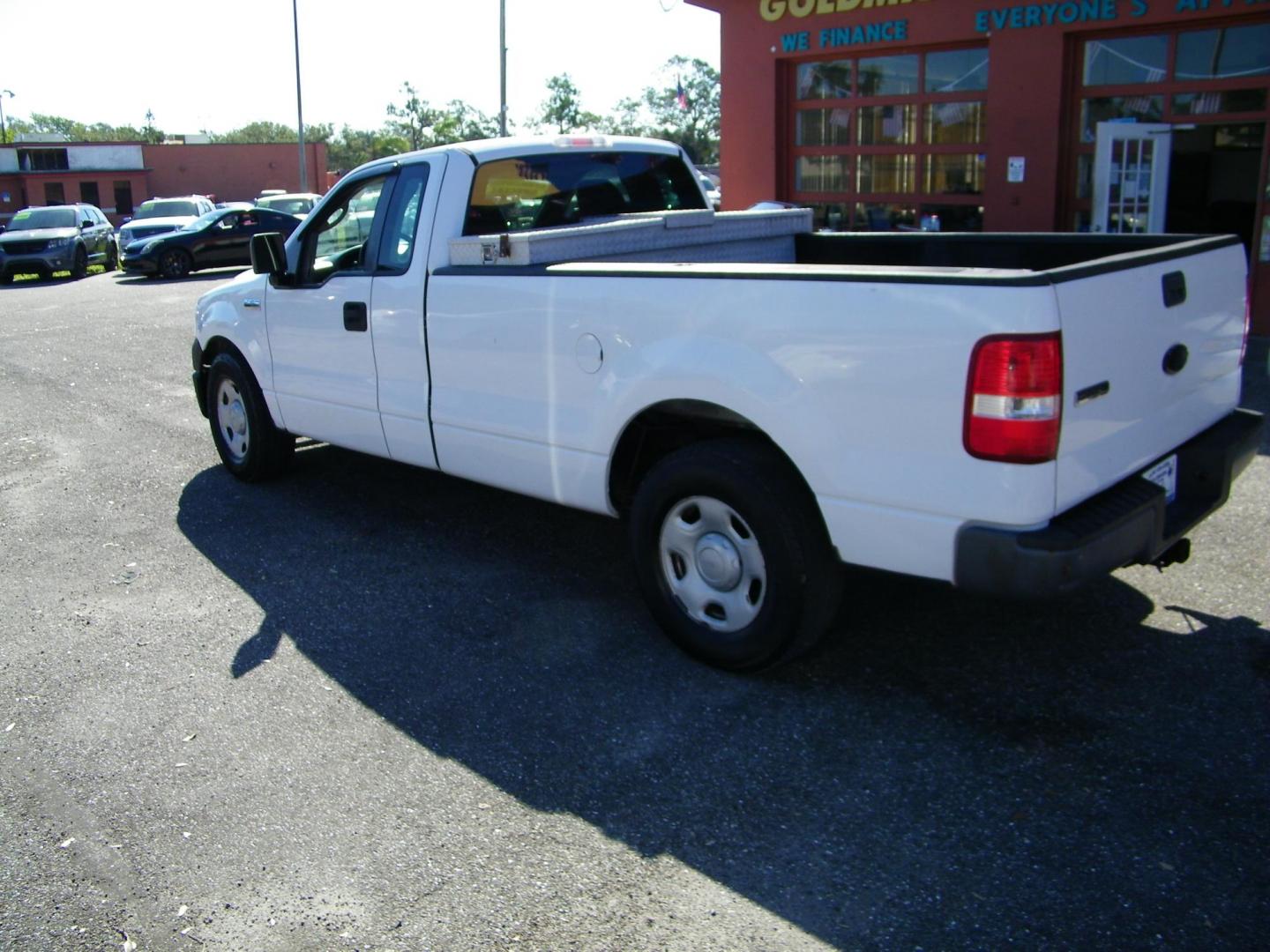 2007 Ford F-150 STX 2WD (1FTRF12W97K) with an 4.6L V8 SOHC 16V engine, located at 4000 Bee Ridge Road, Sarasota, FL, 34233, (941) 926-0300, 27.298664, -82.489151 - Photo#3