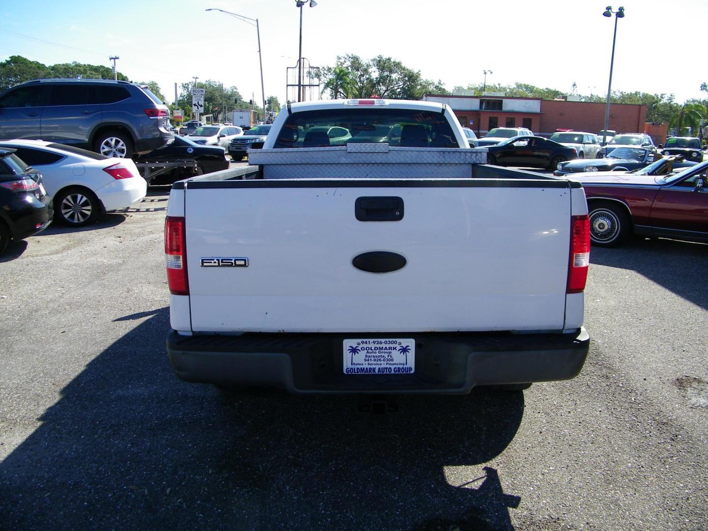 2007 Ford F-150 STX 2WD (1FTRF12W97K) with an 4.6L V8 SOHC 16V engine, located at 4000 Bee Ridge Road, Sarasota, FL, 34233, (941) 926-0300, 27.298664, -82.489151 - Photo#4