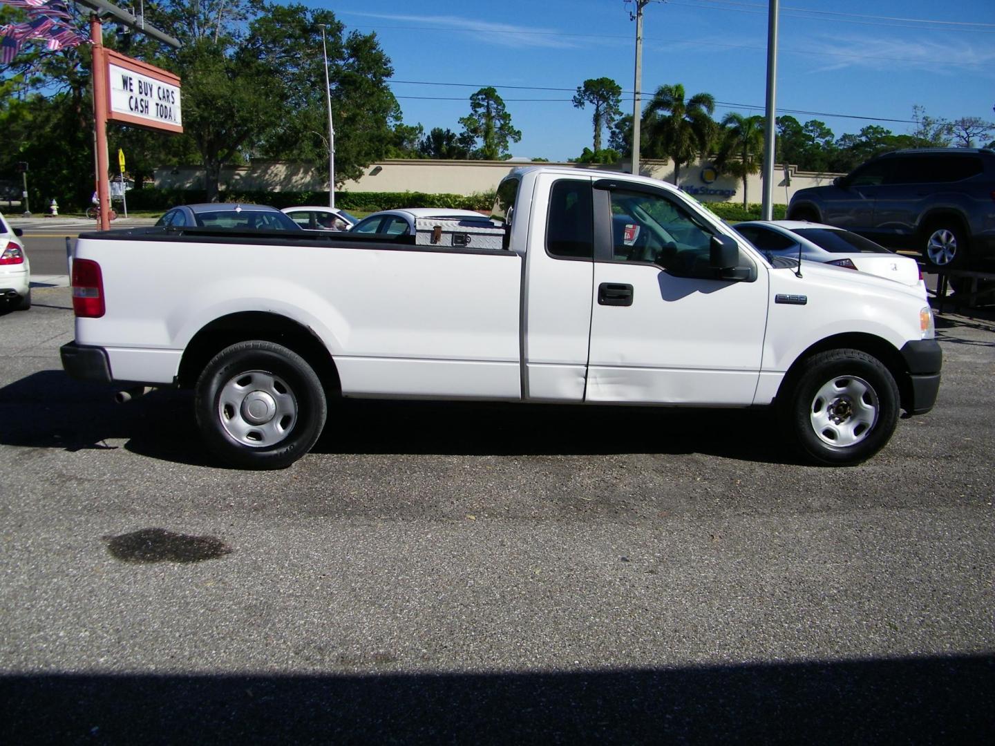 2007 Ford F-150 STX 2WD (1FTRF12W97K) with an 4.6L V8 SOHC 16V engine, located at 4000 Bee Ridge Road, Sarasota, FL, 34233, (941) 926-0300, 27.298664, -82.489151 - Photo#6