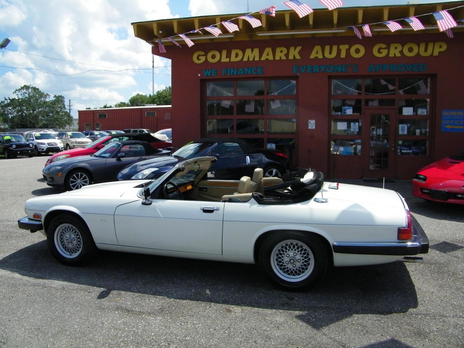 1990 White Jaguar XJS Convertible (SAJTW4843LC) with an 5.3L V12 SOHC 24V engine, 3-Speed Automatic transmission, located at 4000 Bee Ridge Road, Sarasota, FL, 34233, (941) 926-0300, 27.298664, -82.489151 - Photo #2