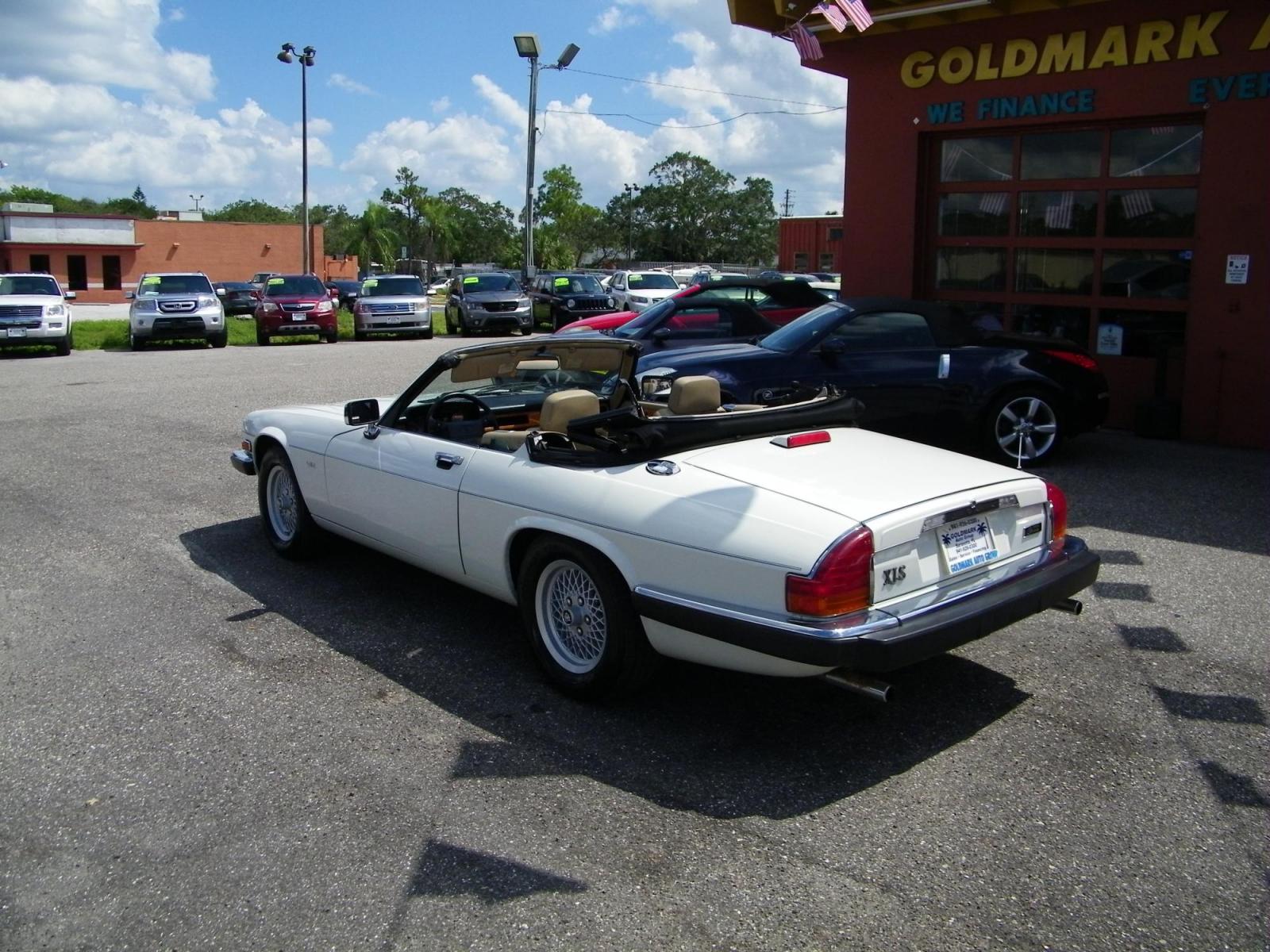 1990 White Jaguar XJS Convertible (SAJTW4843LC) with an 5.3L V12 SOHC 24V engine, 3-Speed Automatic transmission, located at 4000 Bee Ridge Road, Sarasota, FL, 34233, (941) 926-0300, 27.298664, -82.489151 - Photo #3