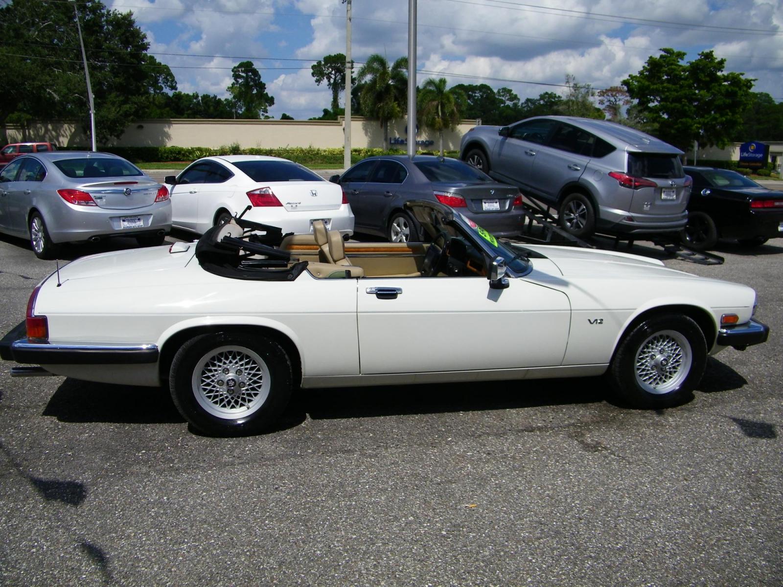 1990 White Jaguar XJS Convertible (SAJTW4843LC) with an 5.3L V12 SOHC 24V engine, 3-Speed Automatic transmission, located at 4000 Bee Ridge Road, Sarasota, FL, 34233, (941) 926-0300, 27.298664, -82.489151 - Photo #7