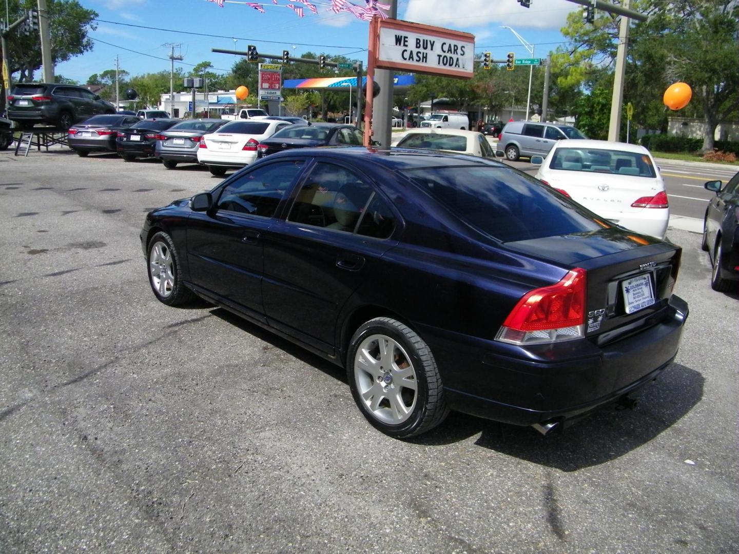 2007 Volvo S60 2.5T (YV1RS592972) with an 2.5L L5 DOHC 20V TURBO engine, 5-Speed Automatic transmission, located at 4000 Bee Ridge Road, Sarasota, FL, 34233, (941) 926-0300, 27.298664, -82.489151 - Photo#3