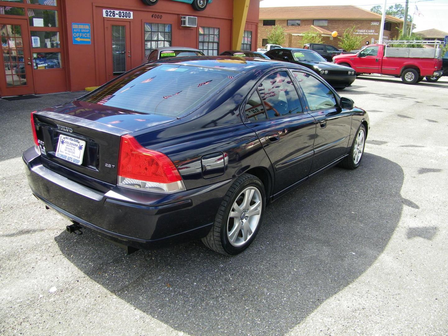 2007 Volvo S60 2.5T (YV1RS592972) with an 2.5L L5 DOHC 20V TURBO engine, 5-Speed Automatic transmission, located at 4000 Bee Ridge Road, Sarasota, FL, 34233, (941) 926-0300, 27.298664, -82.489151 - Photo#5