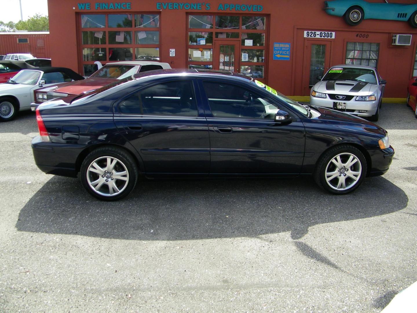 2007 Volvo S60 2.5T (YV1RS592972) with an 2.5L L5 DOHC 20V TURBO engine, 5-Speed Automatic transmission, located at 4000 Bee Ridge Road, Sarasota, FL, 34233, (941) 926-0300, 27.298664, -82.489151 - Photo#6