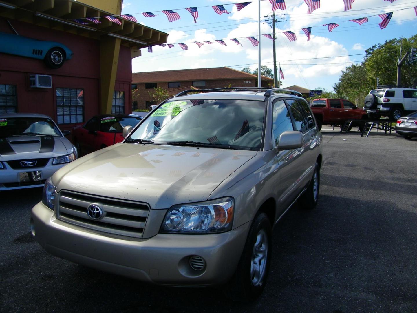 2005 Toyota Highlander 2WD (JTEGD21A650) with an 2.4L L4 DOHC 16V engine, 4-Speed Automatic Overdrive transmission, located at 4000 Bee Ridge Road, Sarasota, FL, 34233, (941) 926-0300, 27.298664, -82.489151 - Photo#0