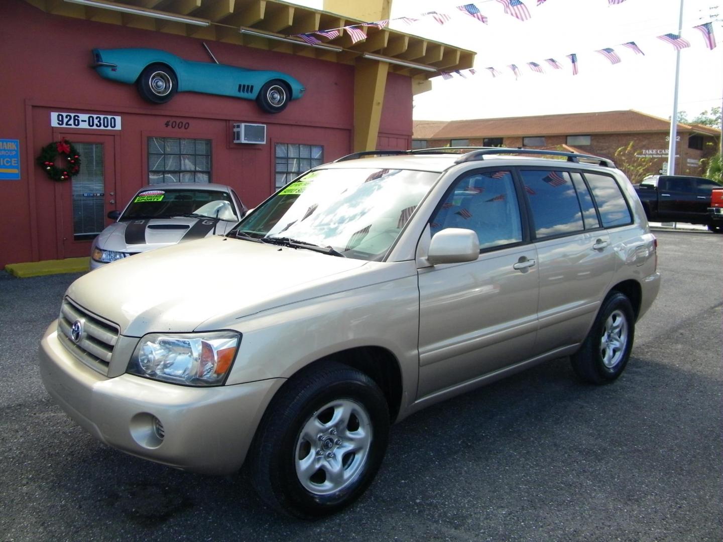 2005 Toyota Highlander 2WD (JTEGD21A650) with an 2.4L L4 DOHC 16V engine, 4-Speed Automatic Overdrive transmission, located at 4000 Bee Ridge Road, Sarasota, FL, 34233, (941) 926-0300, 27.298664, -82.489151 - Photo#1