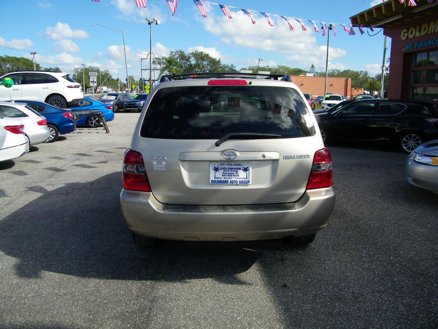 2005 Toyota Highlander 2WD (JTEGD21A650) with an 2.4L L4 DOHC 16V engine, 4-Speed Automatic Overdrive transmission, located at 4000 Bee Ridge Road, Sarasota, FL, 34233, (941) 926-0300, 27.298664, -82.489151 - Photo#4