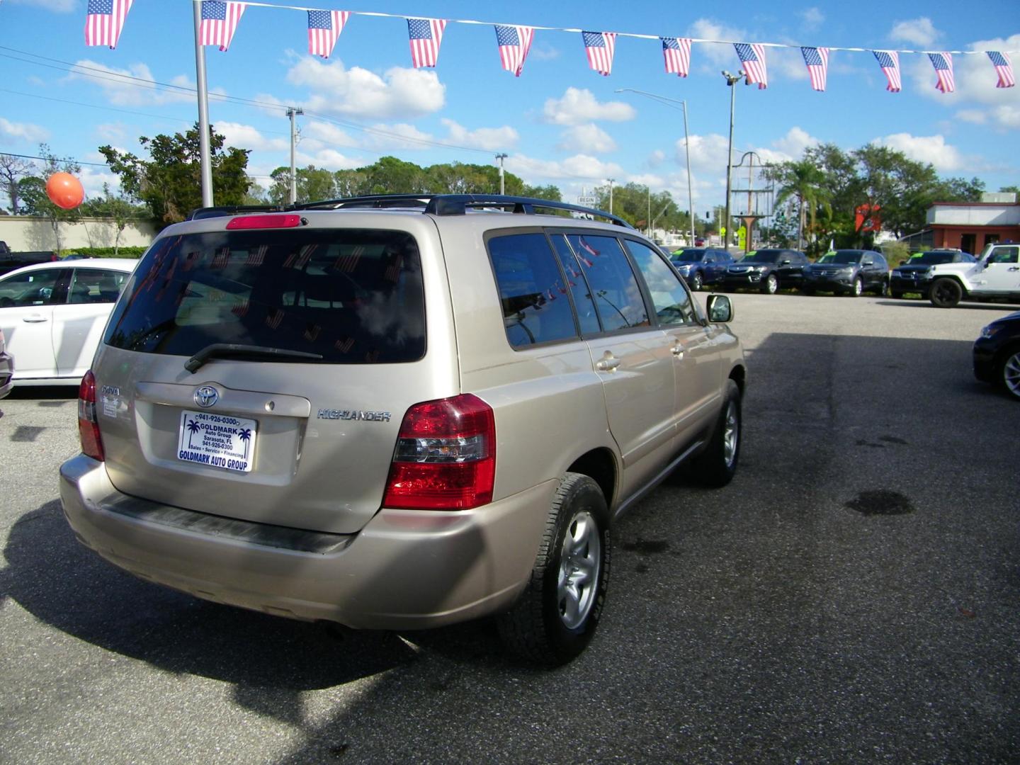 2005 Toyota Highlander 2WD (JTEGD21A650) with an 2.4L L4 DOHC 16V engine, 4-Speed Automatic Overdrive transmission, located at 4000 Bee Ridge Road, Sarasota, FL, 34233, (941) 926-0300, 27.298664, -82.489151 - Photo#5