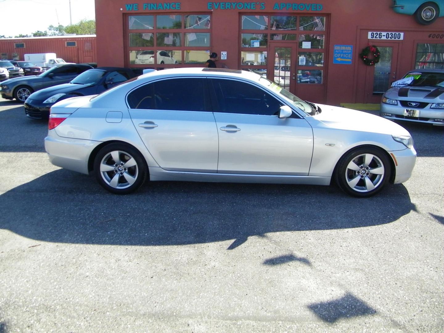 2008 BMW 5-Series 528i (WBANU53578C) with an 3.0L L6 DOHC 24V engine, located at 4000 Bee Ridge Road, Sarasota, FL, 34233, (941) 926-0300, 27.298664, -82.489151 - Photo#7