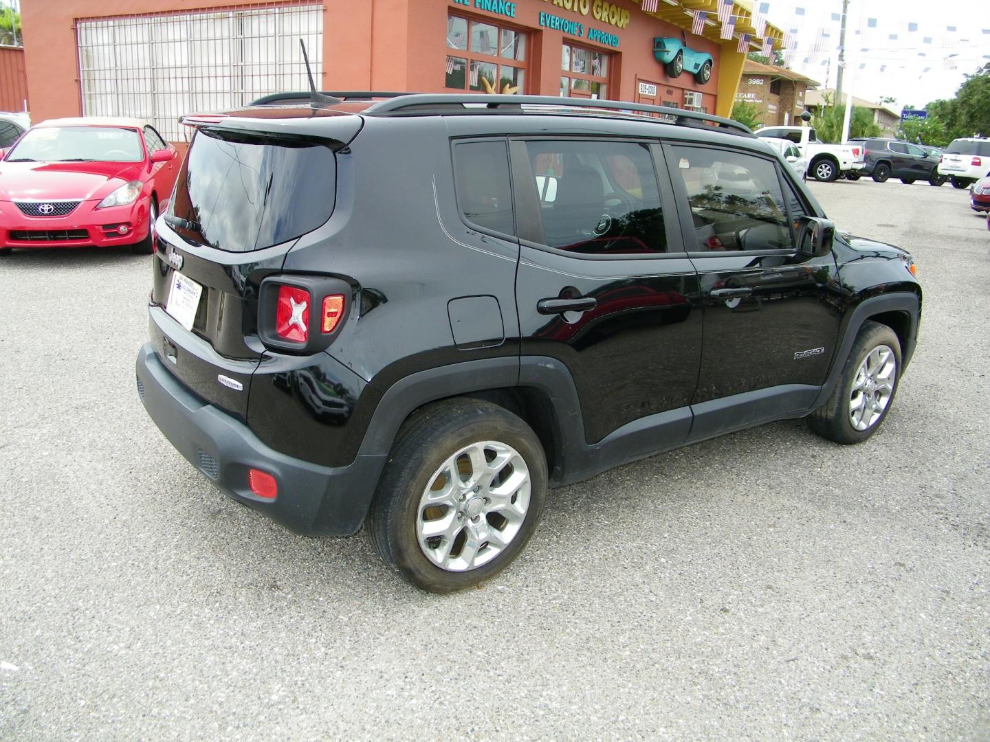 2018 Black /Black Jeep Renegade Latitude FWD (ZACCJABB2JP) with an 2.4L L4 DOHC 16V engine, Automatic transmission, located at 4000 Bee Ridge Road, Sarasota, FL, 34233, (941) 926-0300, 27.298664, -82.489151 - Photo#3