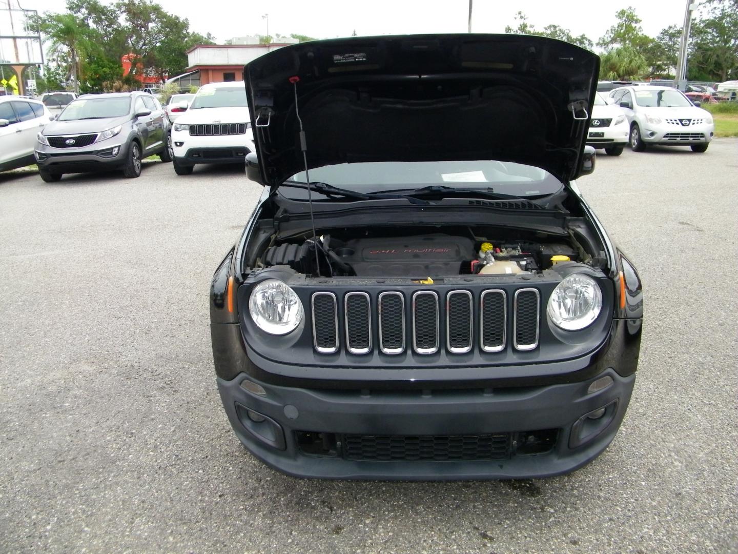 2018 Black /Black Jeep Renegade Latitude FWD (ZACCJABB2JP) with an 2.4L L4 DOHC 16V engine, Automatic transmission, located at 4000 Bee Ridge Road, Sarasota, FL, 34233, (941) 926-0300, 27.298664, -82.489151 - Photo#6