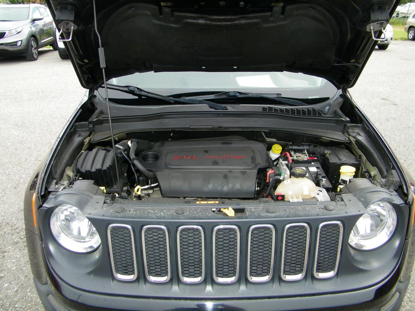 2018 Black /Black Jeep Renegade Latitude FWD (ZACCJABB2JP) with an 2.4L L4 DOHC 16V engine, Automatic transmission, located at 4000 Bee Ridge Road, Sarasota, FL, 34233, (941) 926-0300, 27.298664, -82.489151 - Photo#7