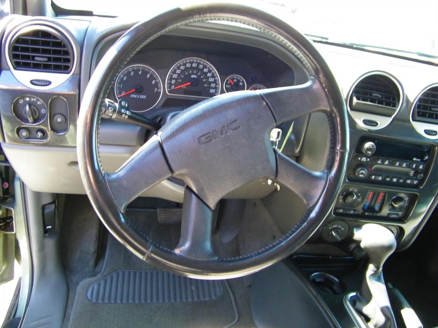 2003 GREEN GMC Envoy SLE 4WD (1GKDT13S632) with an 4.2L L6 DOHC 24V engine, 4-Speed Automatic Overdrive transmission, located at 4000 Bee Ridge Road, Sarasota, FL, 34233, (941) 926-0300, 27.298664, -82.489151 - Photo#17