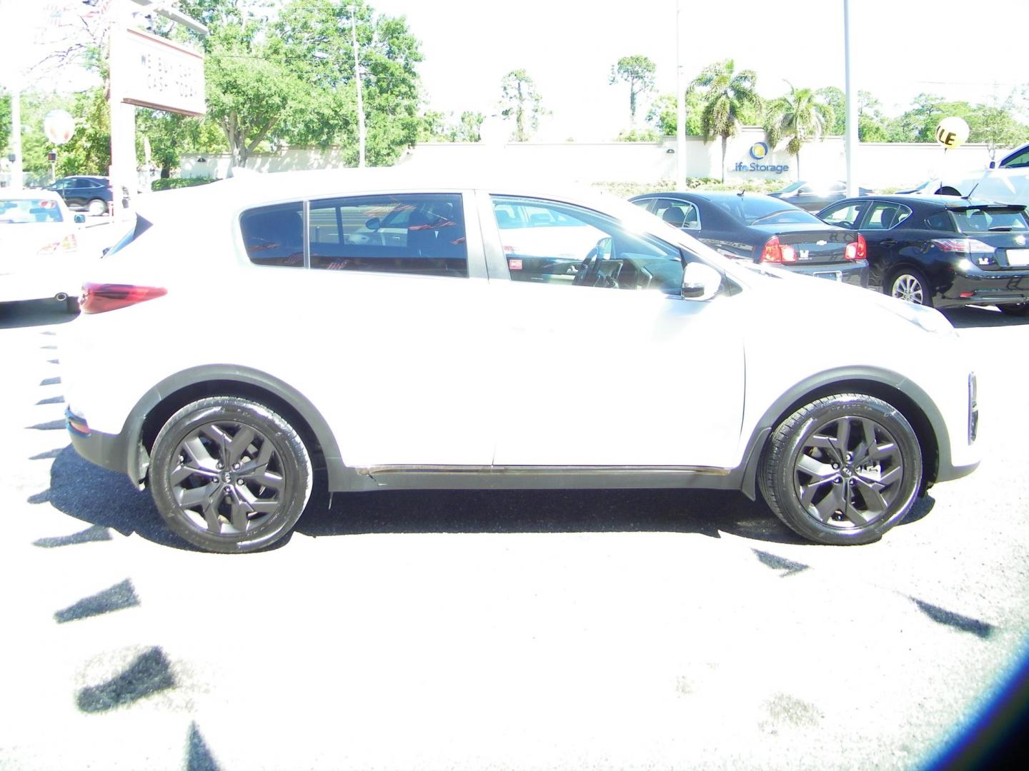 2020 Kia Sportage S FWD (KNDP63AC7L7) with an 2.4L V6 DOHC 24V engine, 6A transmission, located at 4000 Bee Ridge Road, Sarasota, FL, 34233, (941) 926-0300, 27.298664, -82.489151 - Photo#8