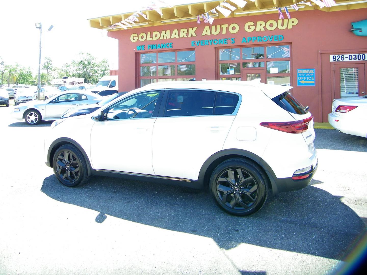 2020 Kia Sportage S FWD (KNDP63AC7L7) with an 2.4L V6 DOHC 24V engine, 6A transmission, located at 4000 Bee Ridge Road, Sarasota, FL, 34233, (941) 926-0300, 27.298664, -82.489151 - Photo#3