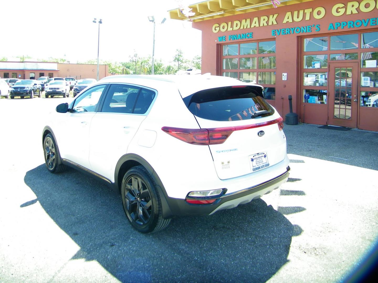 2020 Kia Sportage S FWD (KNDP63AC7L7) with an 2.4L V6 DOHC 24V engine, 6A transmission, located at 4000 Bee Ridge Road, Sarasota, FL, 34233, (941) 926-0300, 27.298664, -82.489151 - Photo#4