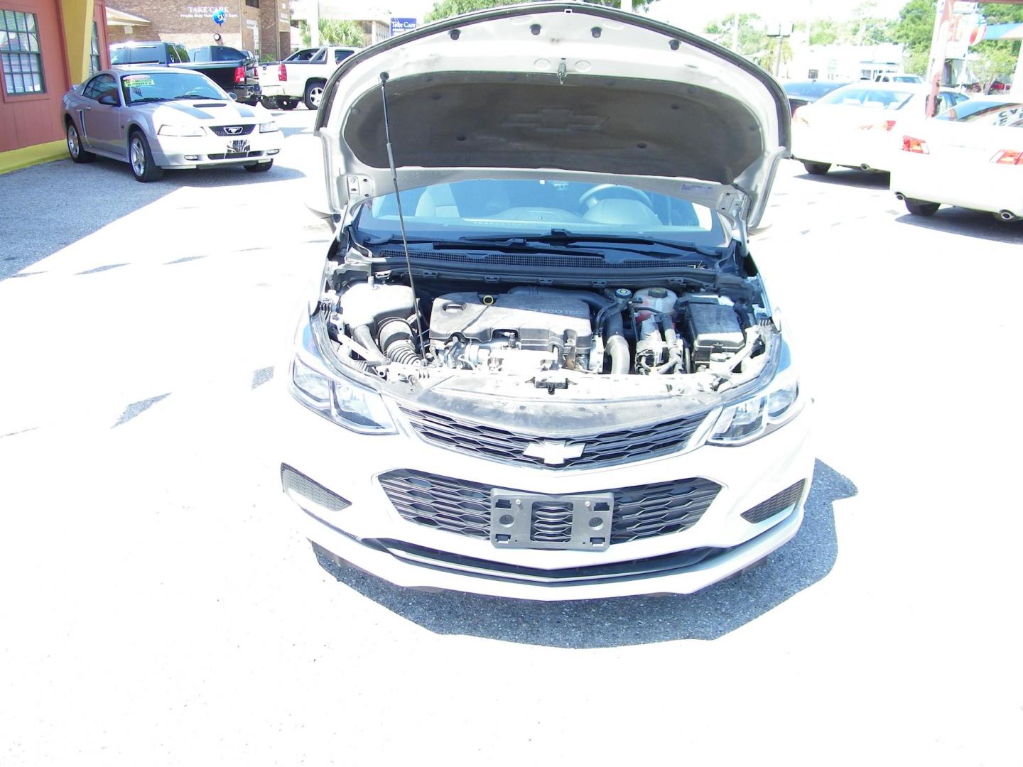 2018 Silver /Black Chevrolet Cruze LS Auto (1G1BC5SM8J7) with an 1.4L L4 DOHC 16V TURBO engine, 6A transmission, located at 4000 Bee Ridge Road, Sarasota, FL, 34233, (941) 926-0300, 27.298664, -82.489151 - Photo#8