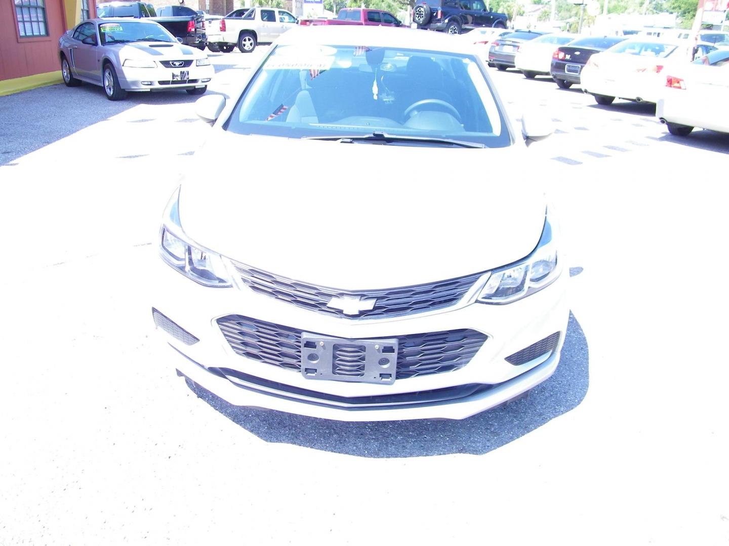 2018 Silver /Black Chevrolet Cruze LS Auto (1G1BC5SM8J7) with an 1.4L L4 DOHC 16V TURBO engine, 6A transmission, located at 4000 Bee Ridge Road, Sarasota, FL, 34233, (941) 926-0300, 27.298664, -82.489151 - Photo#1