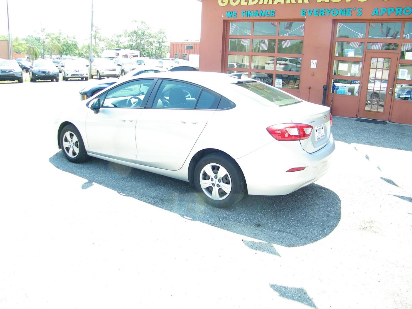 2018 Silver /Black Chevrolet Cruze LS Auto (1G1BC5SM8J7) with an 1.4L L4 DOHC 16V TURBO engine, 6A transmission, located at 4000 Bee Ridge Road, Sarasota, FL, 34233, (941) 926-0300, 27.298664, -82.489151 - Photo#3