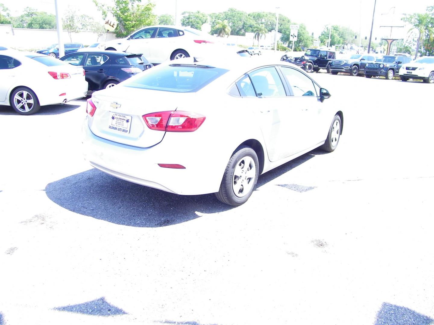 2018 Silver /Black Chevrolet Cruze LS Auto (1G1BC5SM8J7) with an 1.4L L4 DOHC 16V TURBO engine, 6A transmission, located at 4000 Bee Ridge Road, Sarasota, FL, 34233, (941) 926-0300, 27.298664, -82.489151 - Photo#5