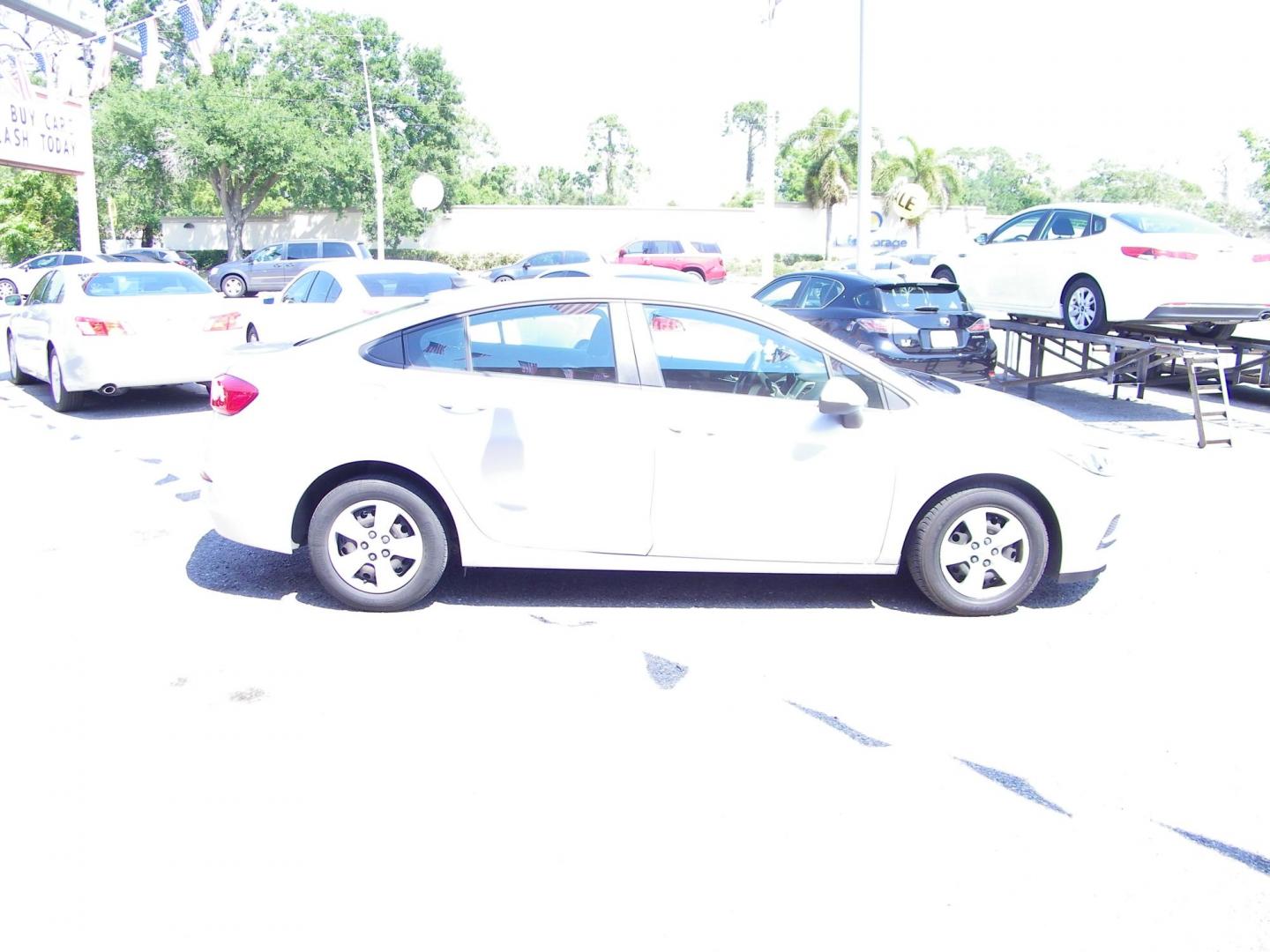 2018 Silver /Black Chevrolet Cruze LS Auto (1G1BC5SM8J7) with an 1.4L L4 DOHC 16V TURBO engine, 6A transmission, located at 4000 Bee Ridge Road, Sarasota, FL, 34233, (941) 926-0300, 27.298664, -82.489151 - Photo#6