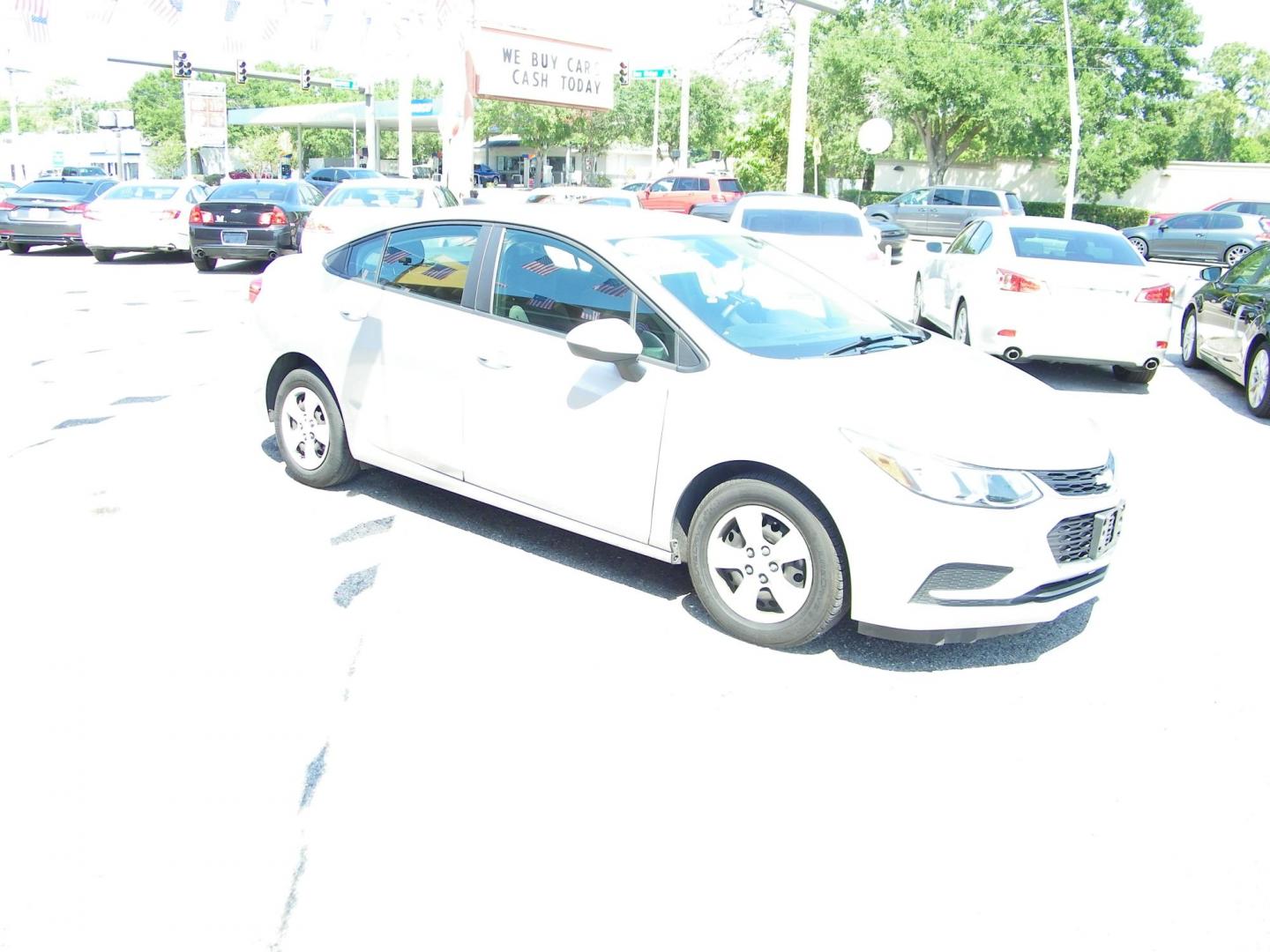 2018 Silver /Black Chevrolet Cruze LS Auto (1G1BC5SM8J7) with an 1.4L L4 DOHC 16V TURBO engine, 6A transmission, located at 4000 Bee Ridge Road, Sarasota, FL, 34233, (941) 926-0300, 27.298664, -82.489151 - Photo#7