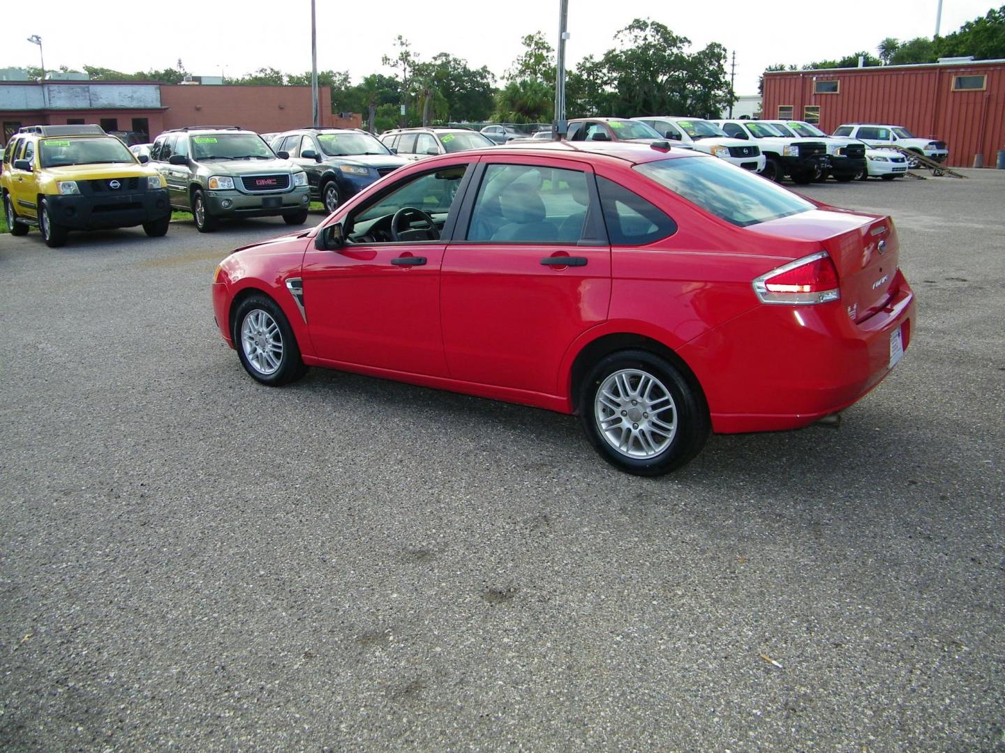 2008 Red /Gray Ford Focus SES Sedan (1FAHP35N08W) with an 2.0L L4 DOHC 16V engine, Automatic transmission, located at 4000 Bee Ridge Road, Sarasota, FL, 34233, (941) 926-0300, 27.298664, -82.489151 - Photo#1