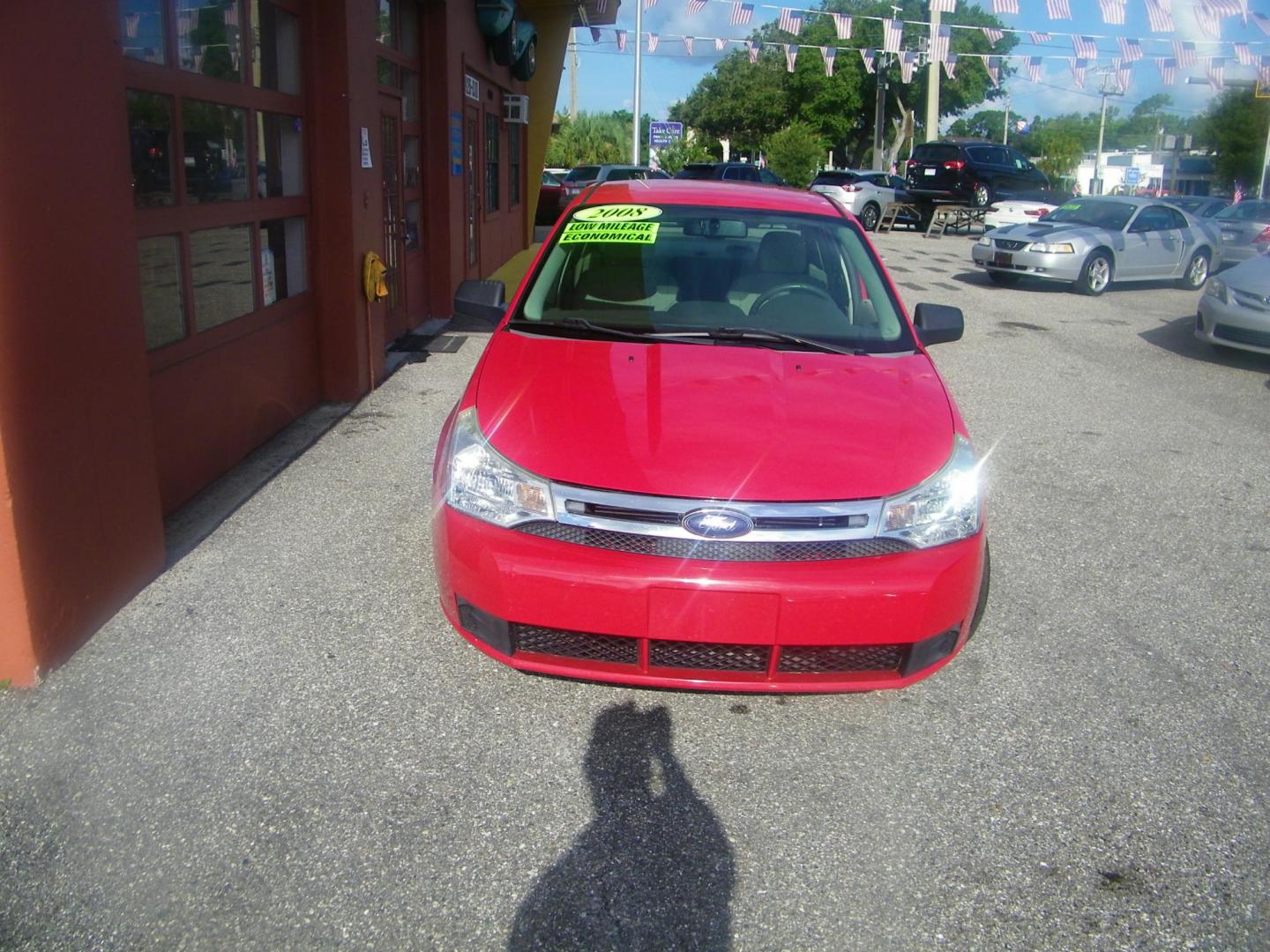 2008 Red /Gray Ford Focus SES Sedan (1FAHP35N08W) with an 2.0L L4 DOHC 16V engine, Automatic transmission, located at 4000 Bee Ridge Road, Sarasota, FL, 34233, (941) 926-0300, 27.298664, -82.489151 - Photo#2