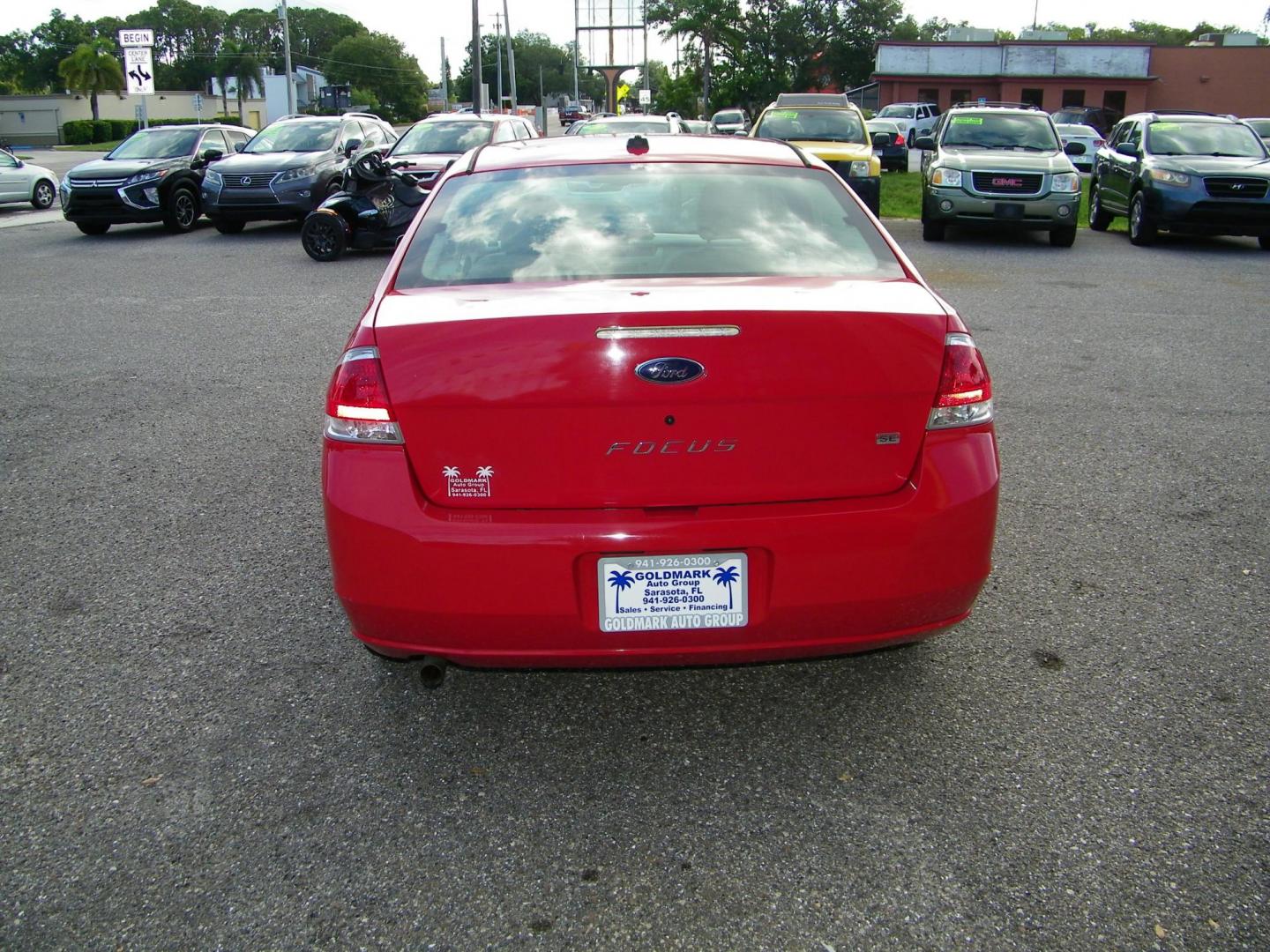 2008 Red /Gray Ford Focus SES Sedan (1FAHP35N08W) with an 2.0L L4 DOHC 16V engine, Automatic transmission, located at 4000 Bee Ridge Road, Sarasota, FL, 34233, (941) 926-0300, 27.298664, -82.489151 - Photo#4