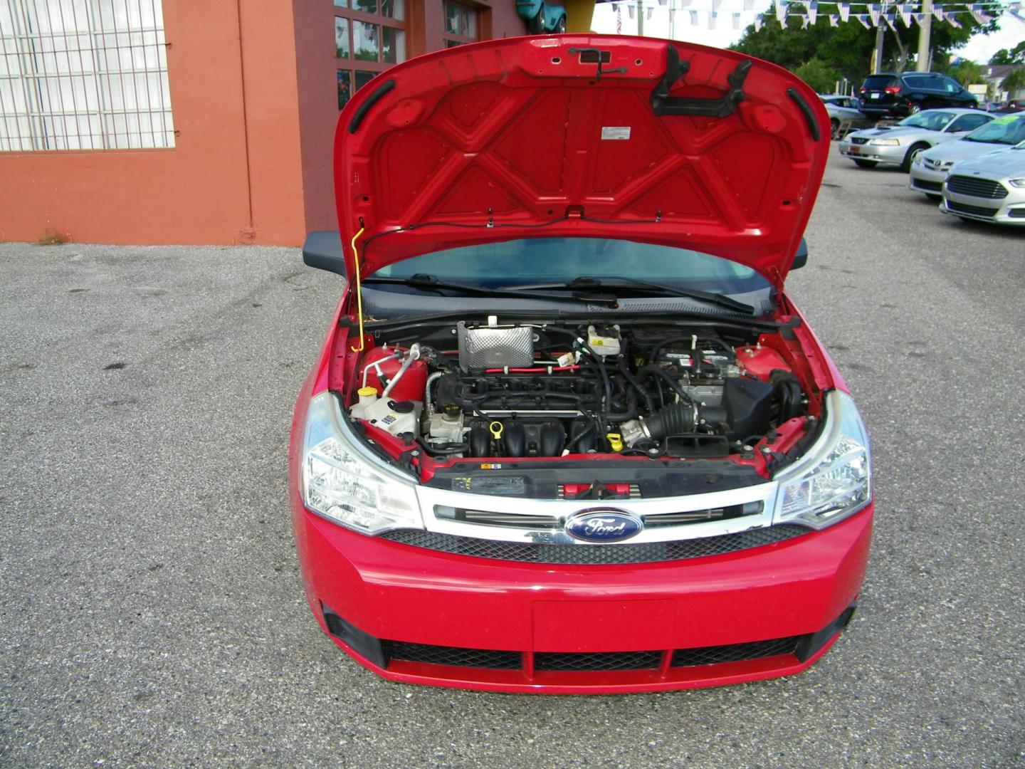 2008 Red /Gray Ford Focus SES Sedan (1FAHP35N08W) with an 2.0L L4 DOHC 16V engine, Automatic transmission, located at 4000 Bee Ridge Road, Sarasota, FL, 34233, (941) 926-0300, 27.298664, -82.489151 - Photo#7