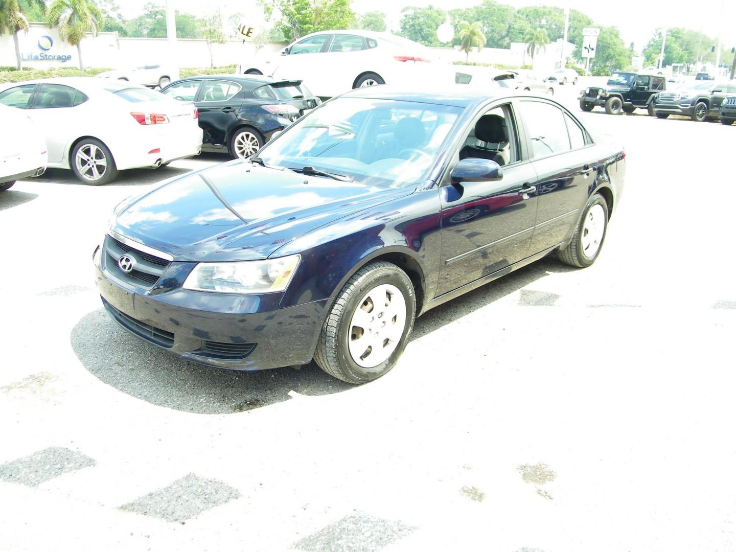 2008 Hyundai Sonata GLS (5NPET46C18H) with an 2.4L L4 DOHC 16V engine, located at 4000 Bee Ridge Road, Sarasota, FL, 34233, (941) 926-0300, 27.298664, -82.489151 - Photo#0